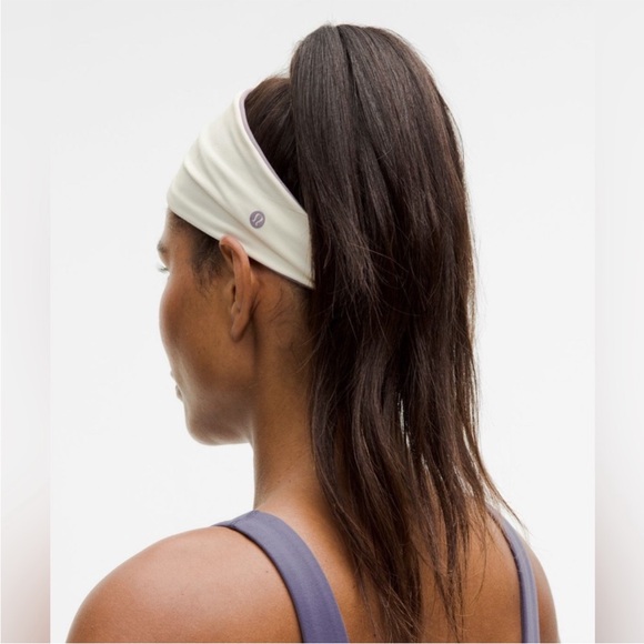💕🆕Lululemon Women’s Nulu Wide *Reversible Headband Pink Peony/ White Opal💕NWT💕 - Picture 2 of 9